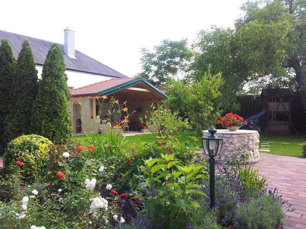 Gastehaus Samira Hotel Purbach am Neusiedlersee Exterior foto